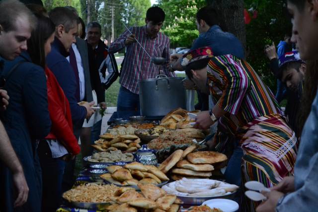 Фестиваль кухонь народов Центральной Азии в ЮЗГУ