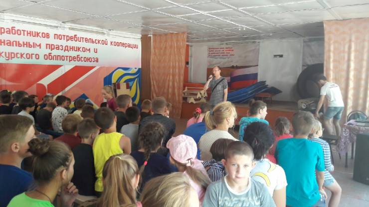 Завершающие смены в летних лагерях Курской области принимают гостей.
