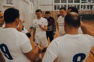 Волонтеры сыграли в мини-футбол с представителями органов власти