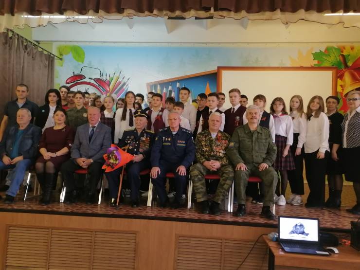 Состоялась встреча ветерана Великой Отечественной войны с учениками школы №2 города Щигры
