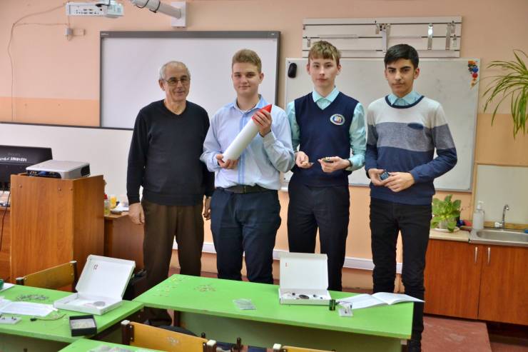 Создание научно-испытательных площадок технического творчества для подростков и молодежи в Курской области